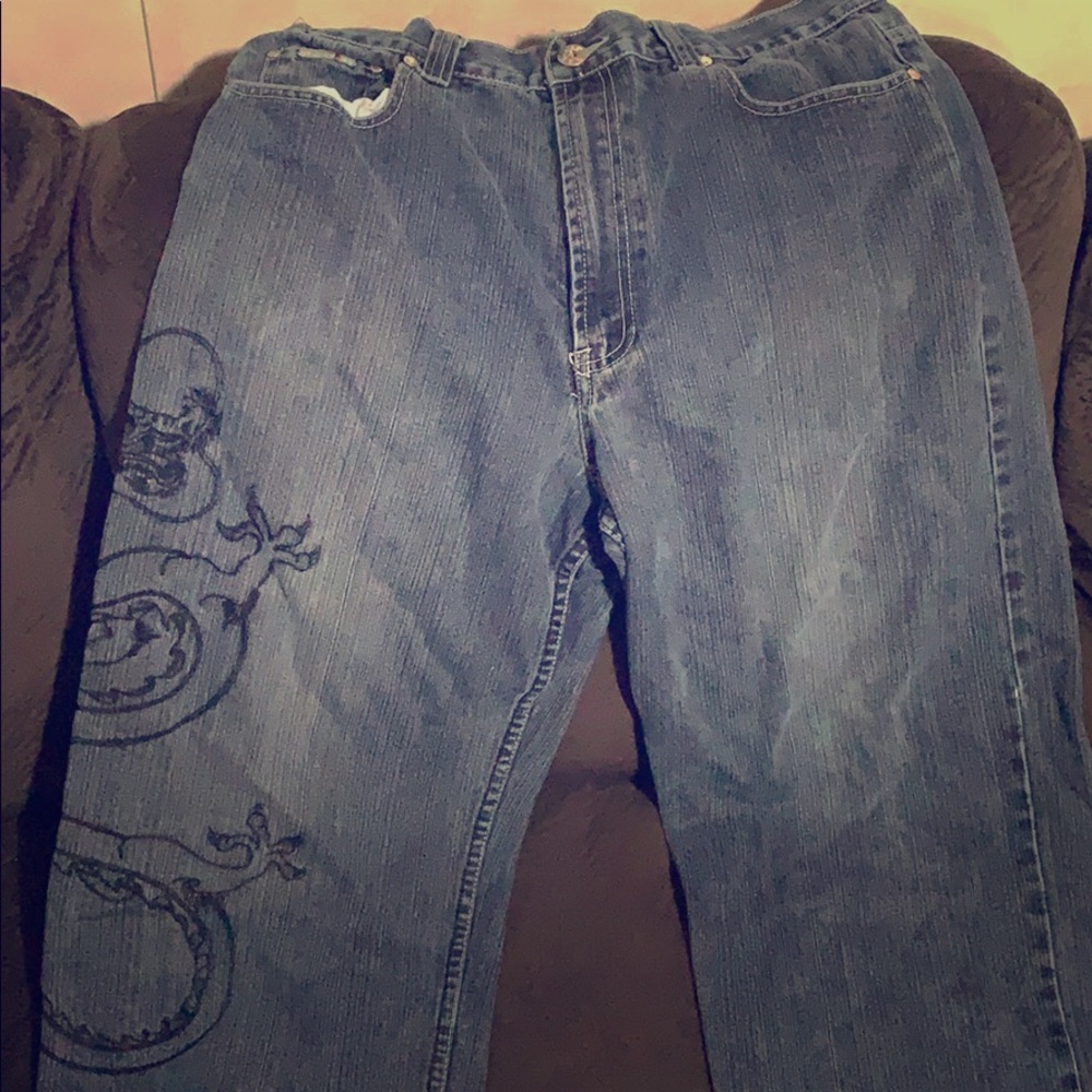 Medium wash blue jeans with design